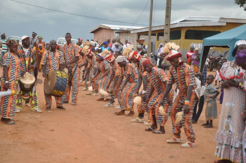 Groupe de dance Malinké en Côte d'Ivoire. ( Ph: Dr)