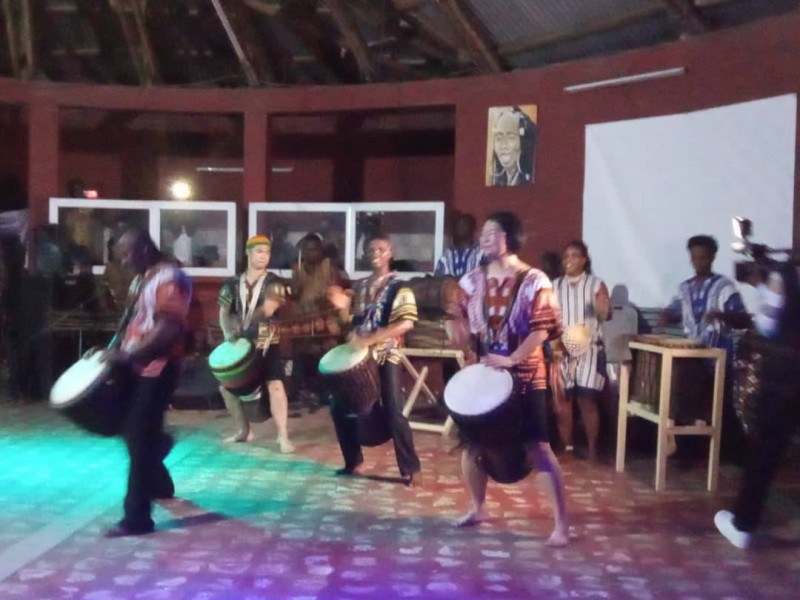Ivoiriens et Coréens sur la même scène dans un langage de percussion. (Photo : Dr)