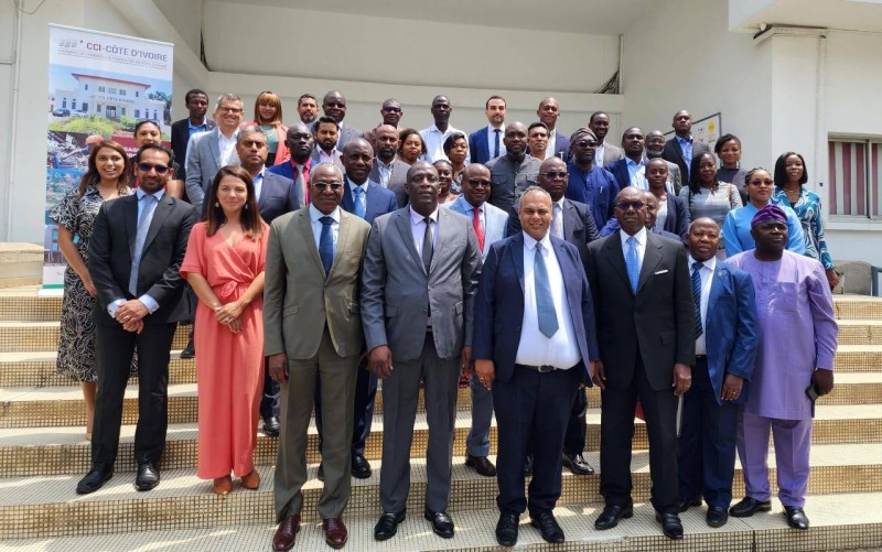 Photo de famille entre opérateurs ivoiriens et Mauriciens. (DR)