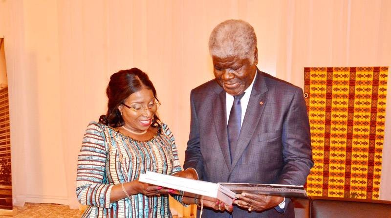 Le Premier ministre Robert Beugré Mambé a pris part à la dédicace. (Ph: Dr)