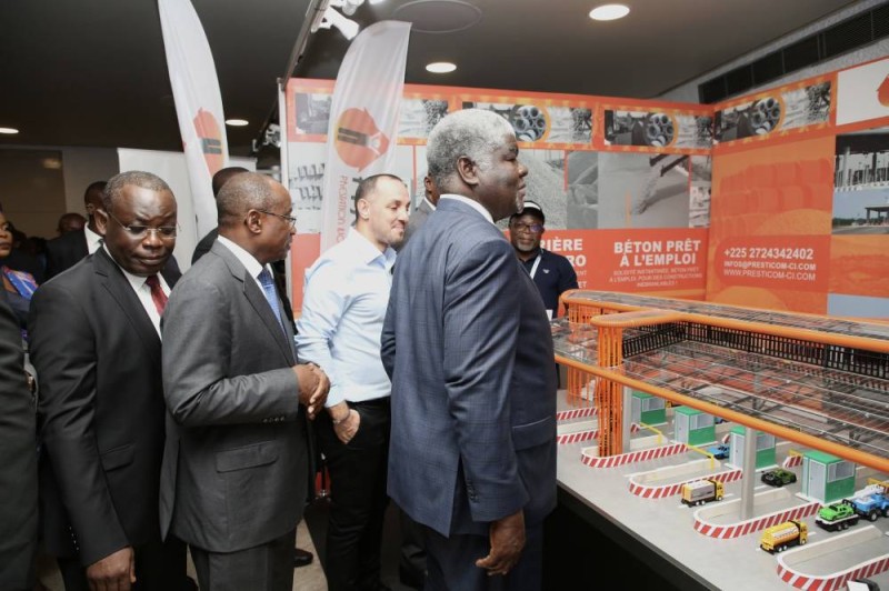 Le Premier ministre Robert Beugré a visité les stands. (Ph: Dr)