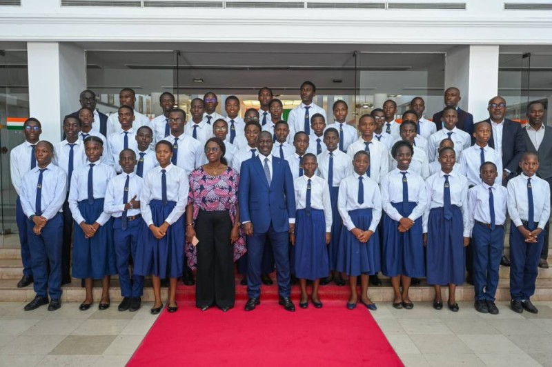 Les hôtes du président de l'Assemblée nationale heureux de la visite. (Ph: Dr)