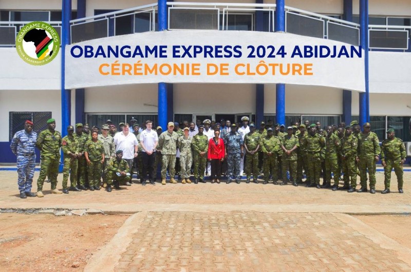 La photo de famille à la fin des oprations mettant fin aux exercices "OBANGAME Express 2024"