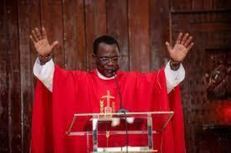 Révérend Père Augustin Ohua, Curé de la paroisse Sainte Monique de Dokui. (Ph: Dr)