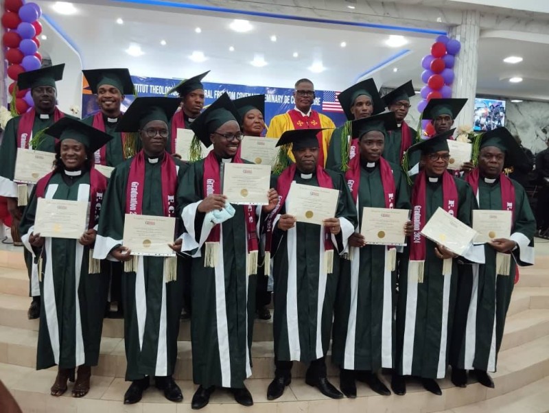 Les nouveaux pasteurs ont reçu leur diplôme. (Ph: Dr)