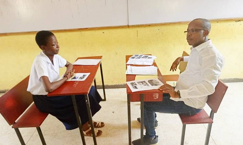 Un interrogateur face à une candidate. (Ph: Dr)