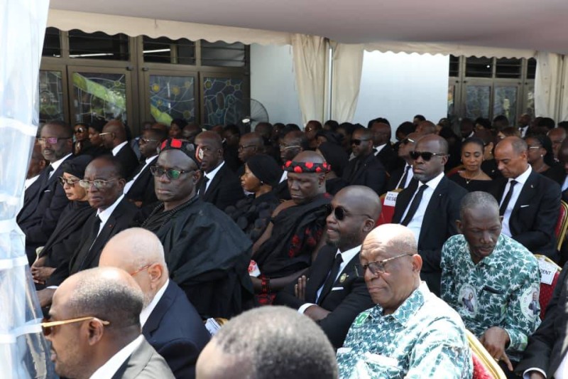 De nombreuses personnalités sont venues rendre hommage au président Bédié