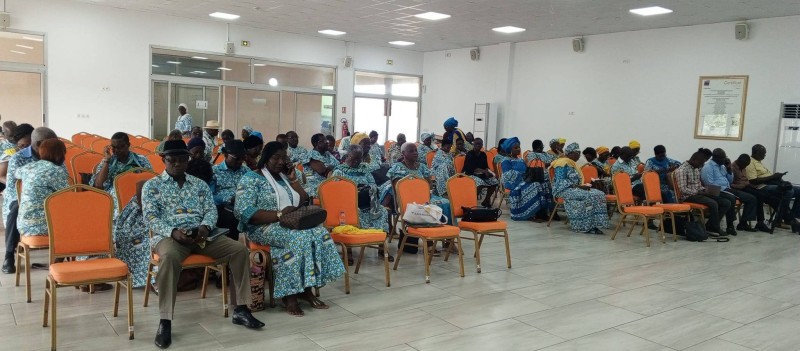 Plusieurs membres de l'Association ont assisté à la conférence. (Dr)