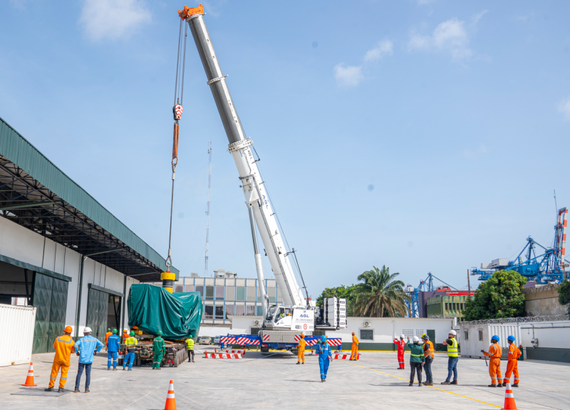 La grue réceptionnée par Agl. (Ph: Dr)