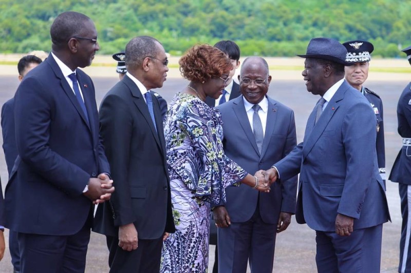 Le Président de la République, Alassane Ouattara  à son arrivée à Séoul. (DR)
