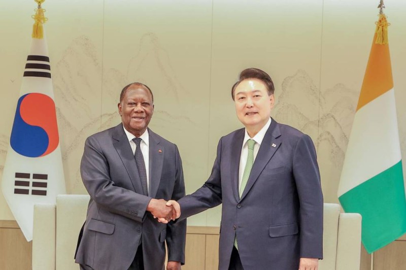 Alassane Ouattara et le Président de la Corée du Sud. (DR)