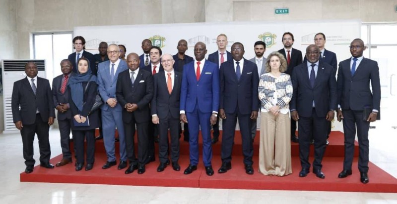 Photo de famille avec la délégation de la commission OTICE. (DR)