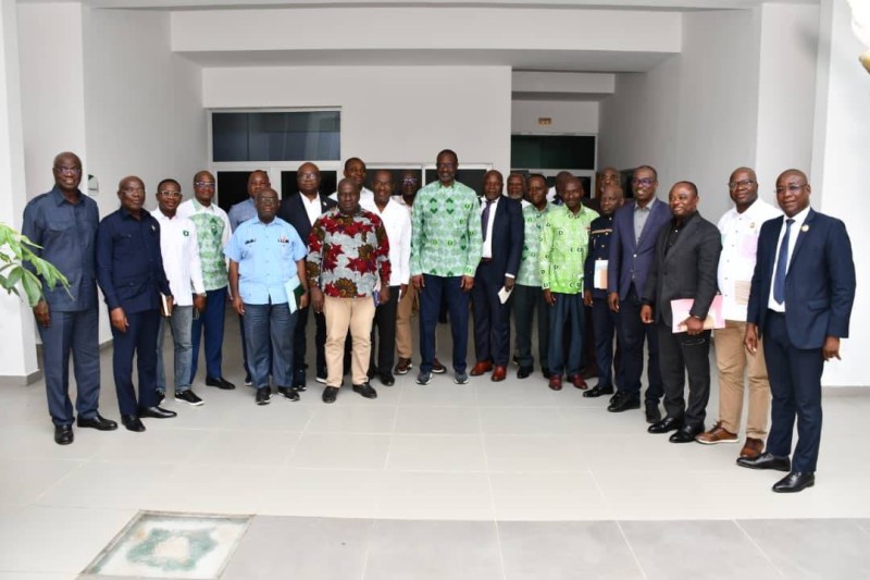 Tidjane Thiam et les maires de sa formation politique. (Ph: Dr)