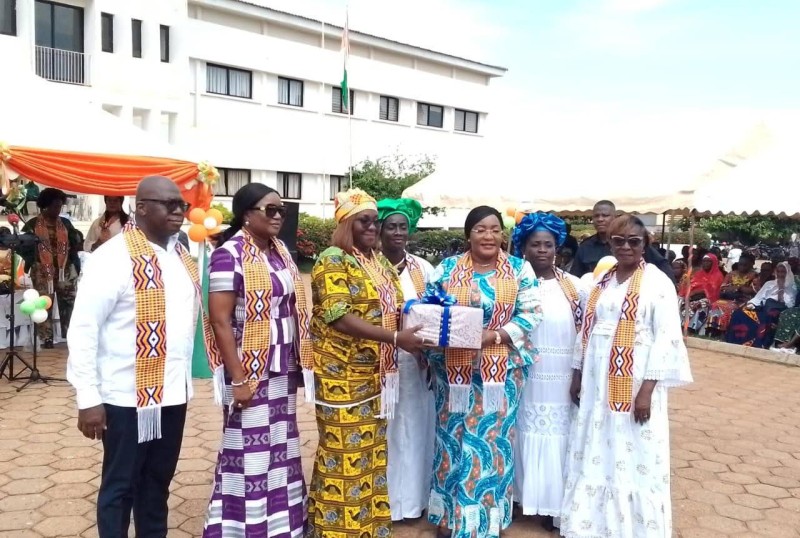 La présidente du CNDH, Namizata Sangaré et l'ex-ministre de la Culturz Harlett Badou ont apporté leur soutien à cette célébration