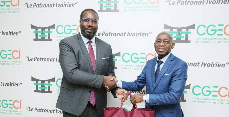 Le représentant du Patronat (à gauche) et le directeur général du Guce-CI engagés pour un commerce extérieur plus reluisant. (Ph: Dr)