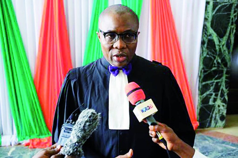 Me Parfait Bédi, avocat au Barreau d’Abidjan, conseil d’Abbas Badeddine, face à la presse. (Photo : Dr)