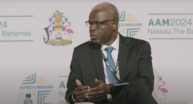 John Rolle? gouverneur de la Banque centrale des Bahamas
