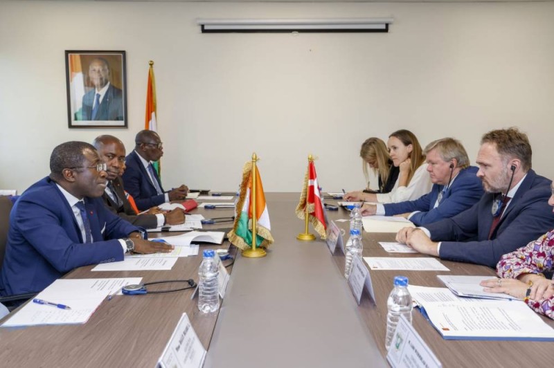 L’émissaire danois a eu une séance de travail le vendredi 14 juin 2024 à Abidjan avec le ministre délégué auprès du ministre des affaires étrangères chargé de l’intégration et des Ivoiriens de l’extérieur, Wautabouna Ouattara. C’était le vendredi 14 juin 2024 à Abidjan Plateau. (dr)