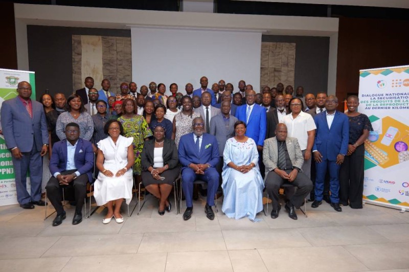 Photo de famille avec l'Unfpa et les acteurs de la santé e, CI. (DR)