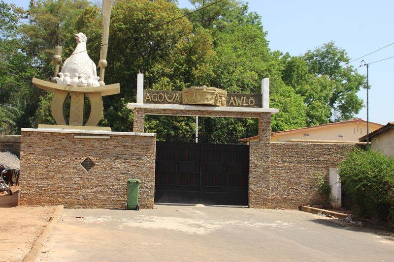 L'entrée de la Cour royale de Sakassou. (DR)