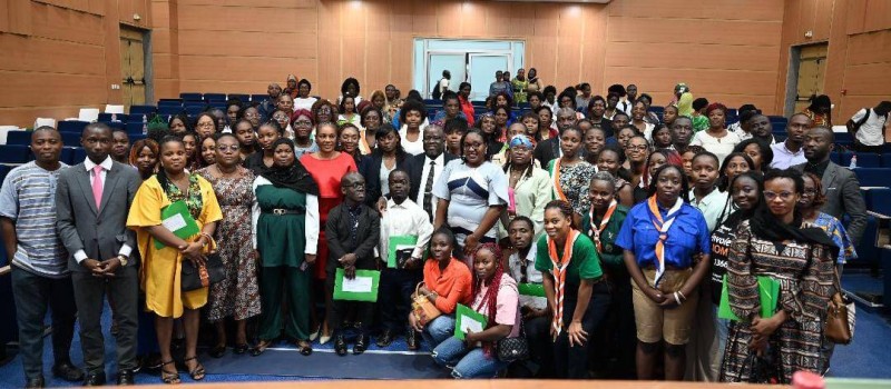 Les jeunes filles invitées à militer au sein des associations.  (DR)