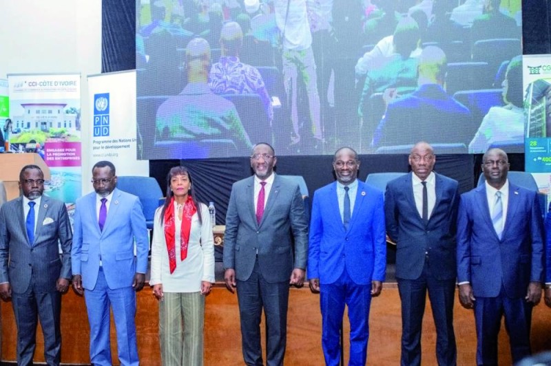 Le ministre du Commerce et de l’Industrie, Souleymane Diarrassouba (au centre), a appelé le secteur privé à privilégier les investissements d’impact. (DR)