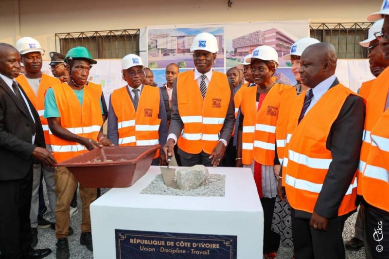 Prof. Adama Diawara a posé la première pierre de la reconstruction de l'antenne de l'Institut national polytechnique Félix Houphouët-Boigny (Inp-Hb) de Cocody Danga. (Ph: Dr)