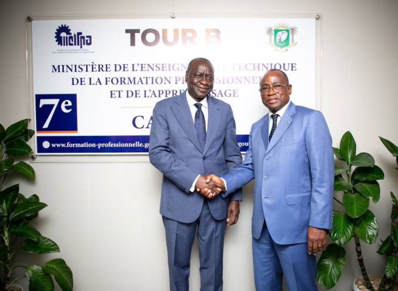 Le vice-président de la Banque mondiale et le ministre N'Guessan Koffi ont eu des discussions sur la formation professionnelle.(Ph: Dr)