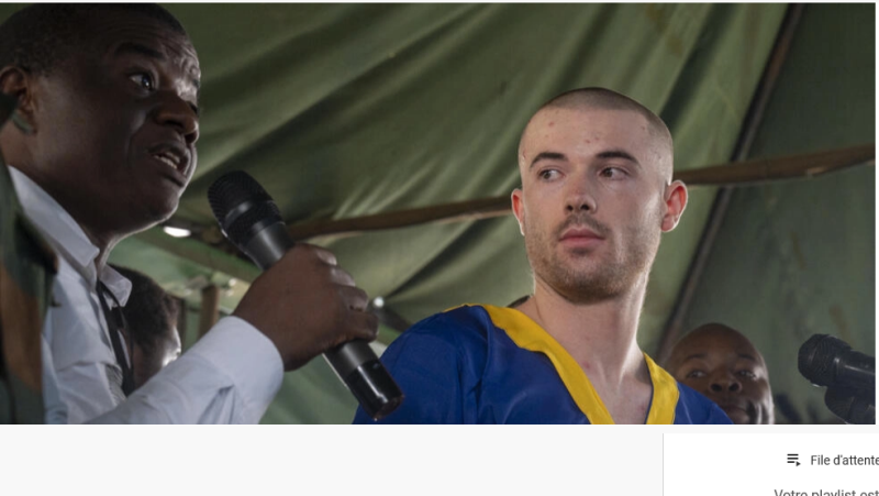  [Image d'illustration] Le ressortissant américain Tyler Thomson (à droite), regardant un traducteur parler lors de la première audience du procès à la prison de Ndolo à Kinshasa le 7 juin 2024. AFP - ARSENE MPIANA 