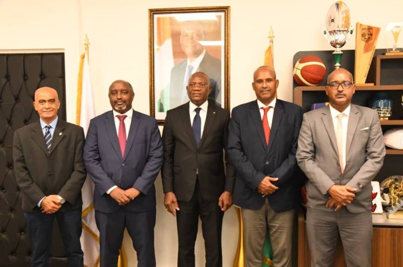 La délégation djiboutienne et leur hôte le ministre ivoirien en charge des Sports. (Ph: Dr)