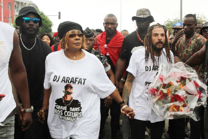 La mère du défunt était entouré de certains proches de son fils. (Ph: Joséphine Kouadio)