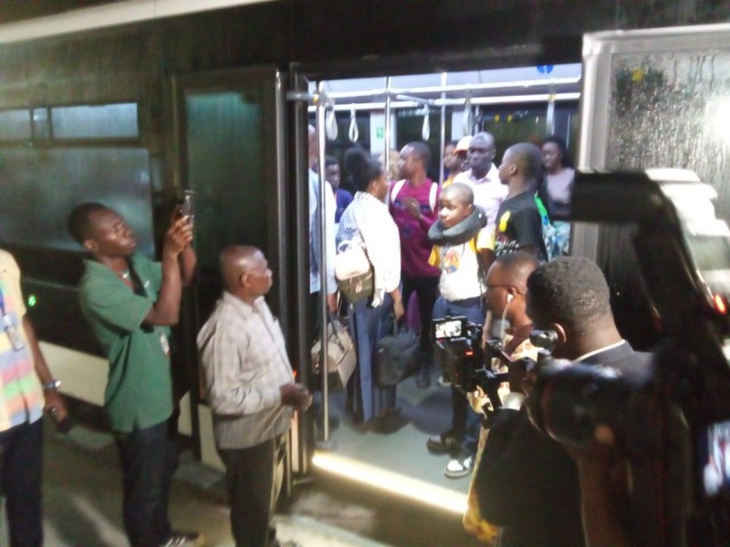 Les enfants à leur arrivée à l'aéroport d'Abidjan (Photo Bavane)