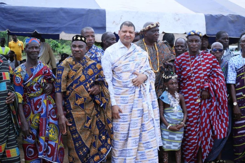 Les populations expriment leur reconnaissance au ministre Billon. (DR)