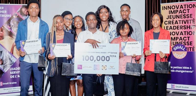 Les jeunes qui ont pris part au concours, ont été récompensés par l'initiatrice de l'événement. (Ph: Dr)