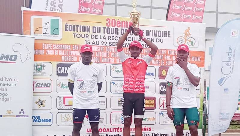 Le Camerounais (au centre) a battu ses adversaires grâce à son endurance. (Ph: Dr)