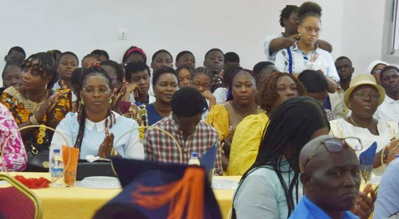 La communion était parfaite ce jour entre convives et élèves célébrés à l’occasion de la fête de l’excellence. (Ph: Dr)