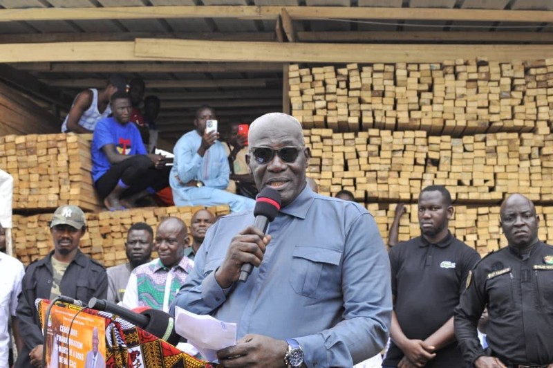 Le député maire d'Adjamé Farikou Soumahoro a ouvert le marché du bois de sa commune. (DR)
