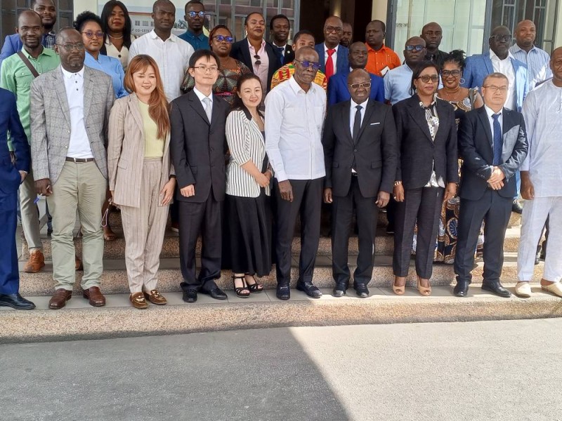 Des opérateurs chinois en prospection en Côte d'Ivoire. (Franck YEO)