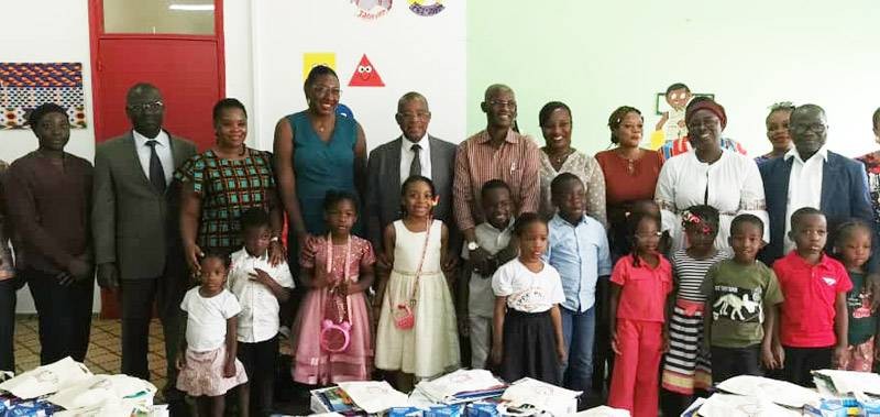 Les enfants ont reçu les fournitures en présence de leurs parents. (Ph: Dr)
