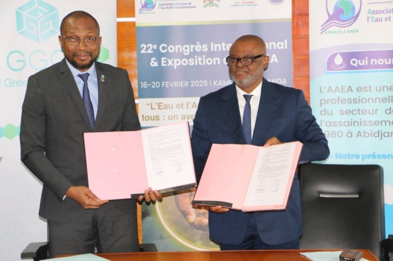 Echange de parapheurs entre les premiers responsables des deux structures. (Ph: Dr)
