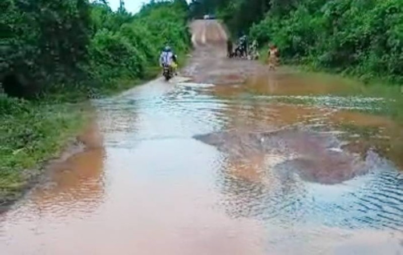L'eau se retire peu à peu des routes de Tinhou. (Ph: Dr)
