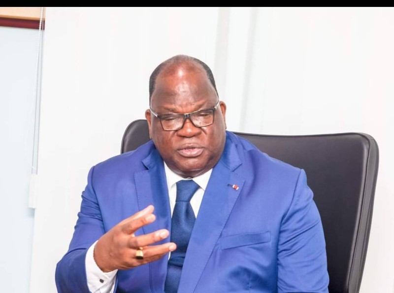 Le ministre des Eaux et Forêts, représentant le Premier ministre Robert Beugré Mambé