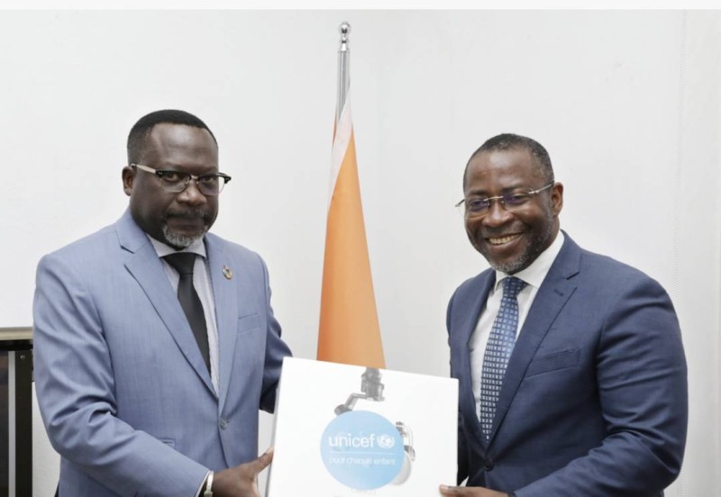 M. Jean François Basse, Représentant résident de l'UNICEF en Côte d'Ivoire et le Dg de Fraternité Matin, Serge Abdel Nouho
