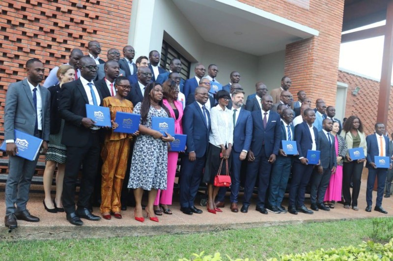 Fatou Sylla
Pièces jointeslun. 21 oct. 15:33 (il y a 2 jours)
À moi
Les bénéficiaires ont immortalisé cet instant en compagnie des officiels de la cérémonie. (DR)