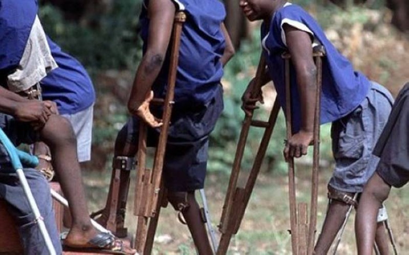 Une paralysie irréversible (le plus souvent des jambes) survient chez une personne infectée sur 200 environ. (Ph:DR)