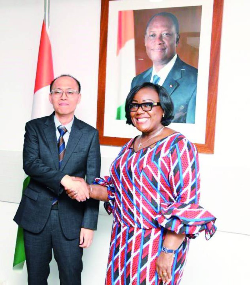 La ministre d’État et le directeur-pays de la Koica. (Ph: Dr)