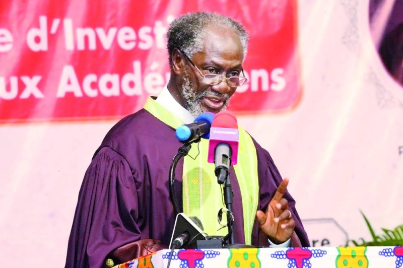 Le président de l'Asacd Gilbert Marie Aké N'gbo a exhorté les immortels à s'insérer dans la dynamique actuelle de l’académie. (Abdoulaye Coulibaly)
