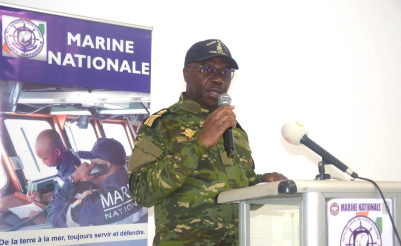 Des consignes aux maris avant leur départ en mer pour la Guinée
