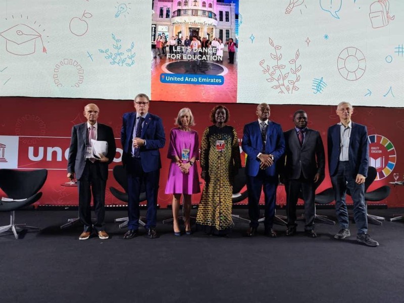 Des personnalités participant à la réunion mondiale sur l’éducation