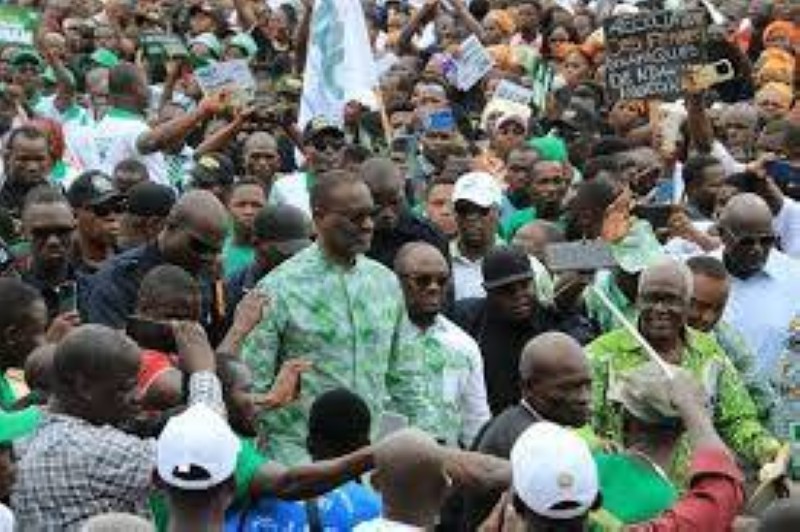 Tidjane Thiam  a visité des centres d'enrôlement de Yopougon. (DR)